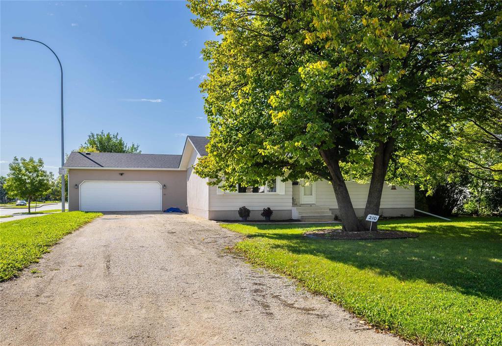 Photo 2 of 210 Hazelwood Crescent, Winnipeg MB