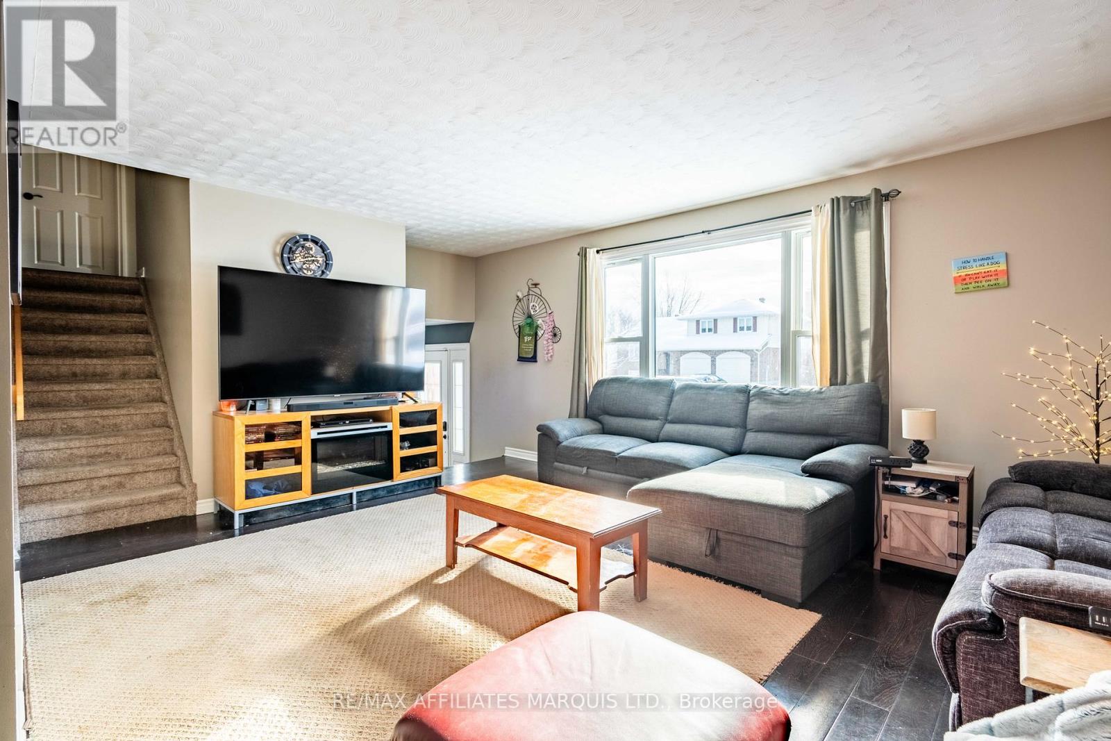 Photo 6 of 584 Kirkwood Street, Cornwall ON