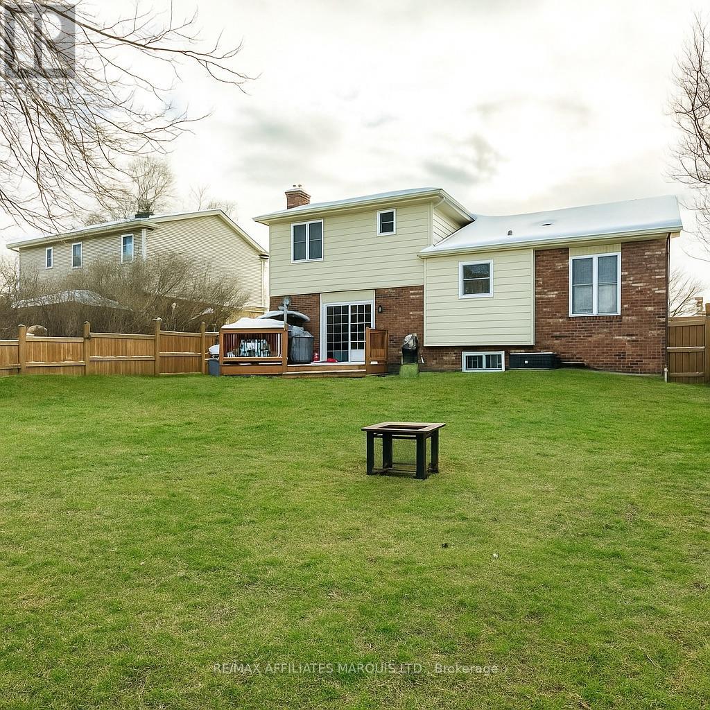 Photo 20 of 584 Kirkwood Street, Cornwall ON