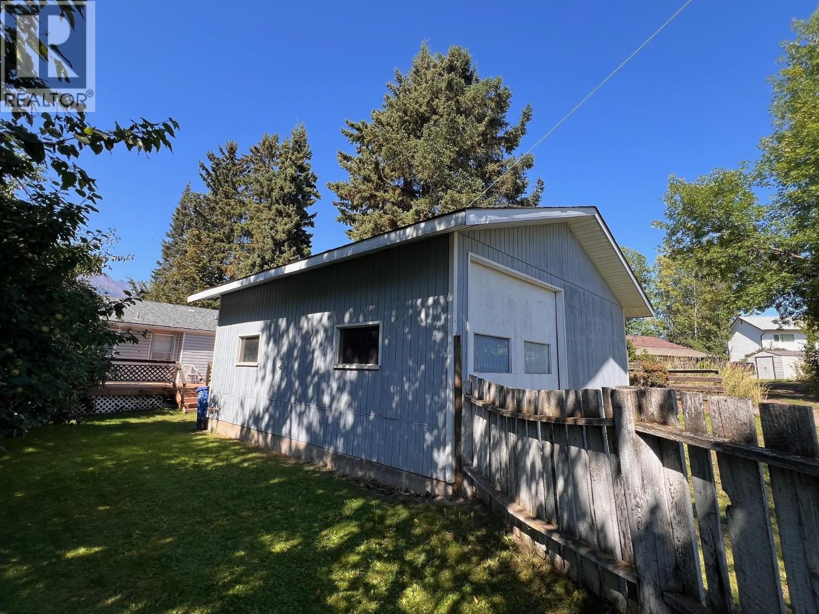 1408 COLUMBIA Drive, Smithers