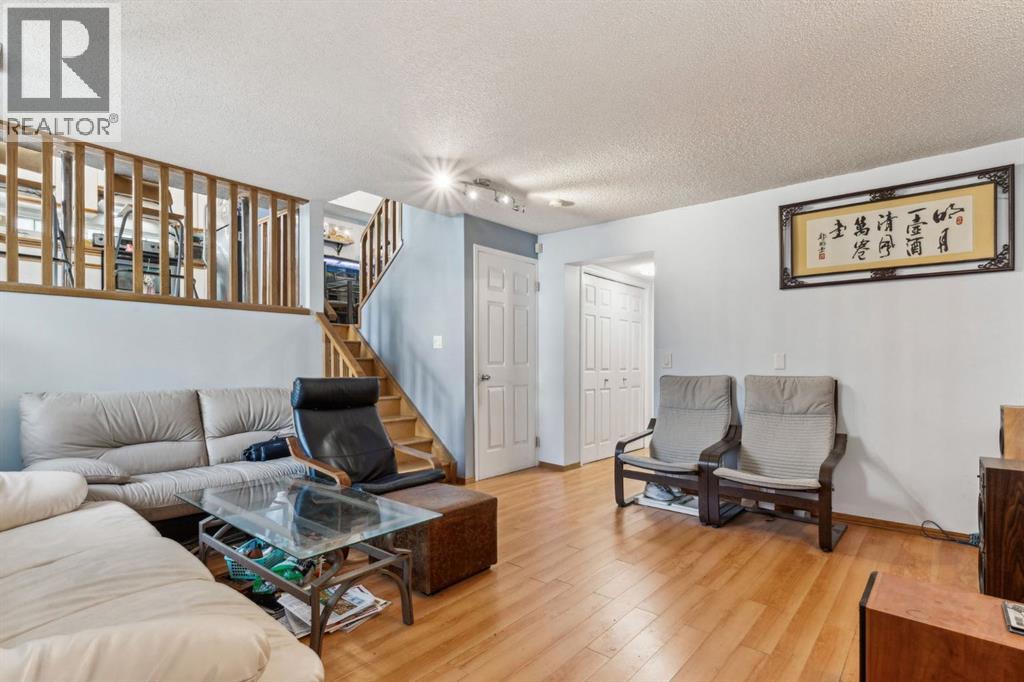 Photo 22 of 894 Applewood Drive Se, Calgary AB