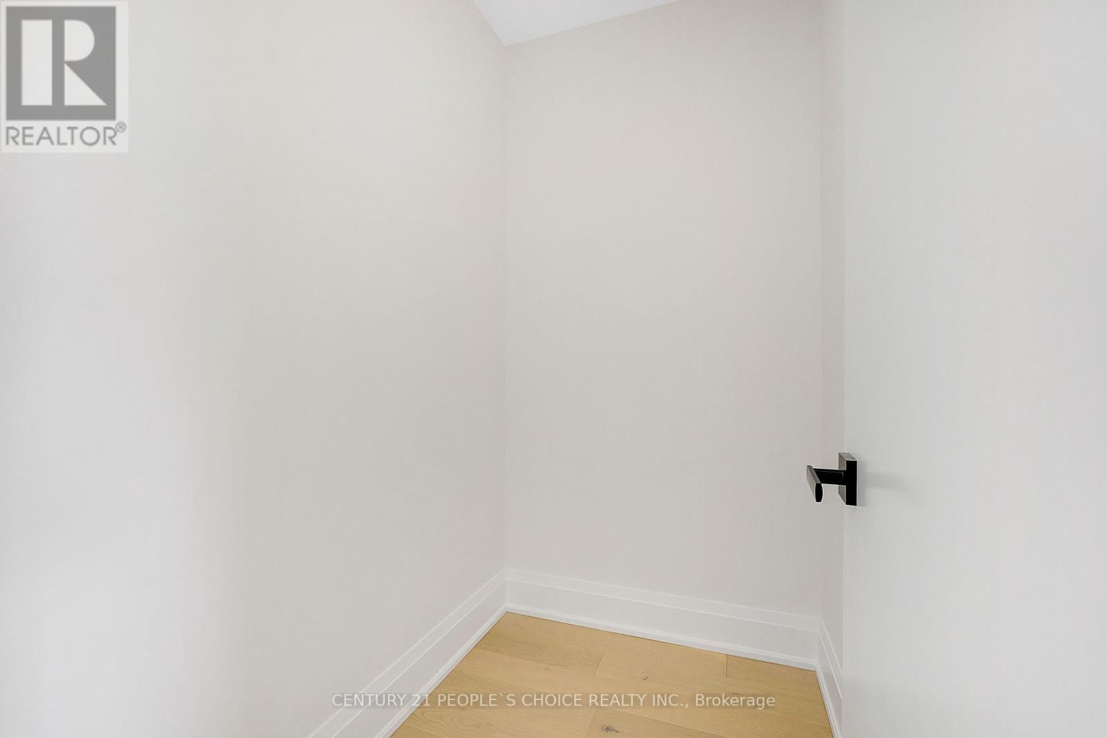 Photo 32 of 8915 Heritage Road, Brampton ON