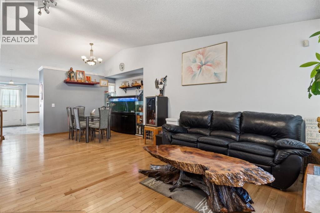 Photo 7 of 894 Applewood Drive Se, Calgary AB
