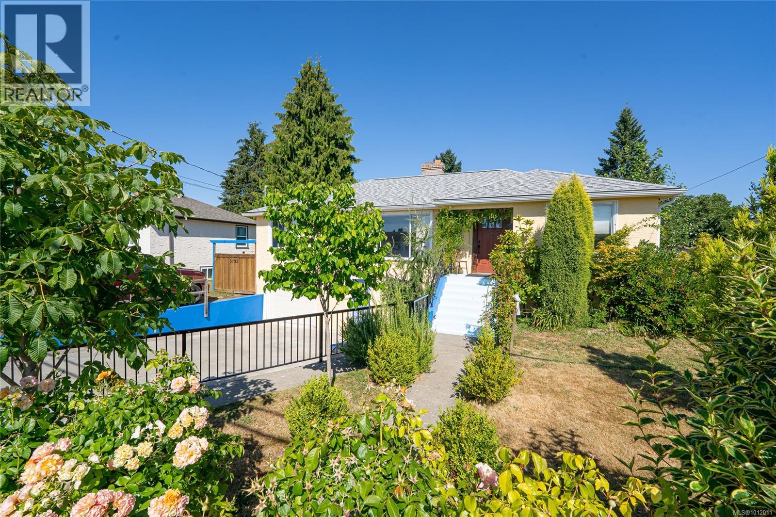 Photo 2 of 5793 Garden St, Duncan BC
