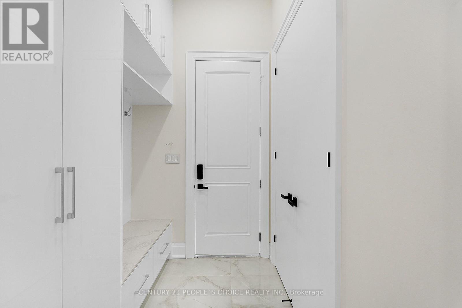 Photo 24 of 8915 Heritage Road, Brampton ON
