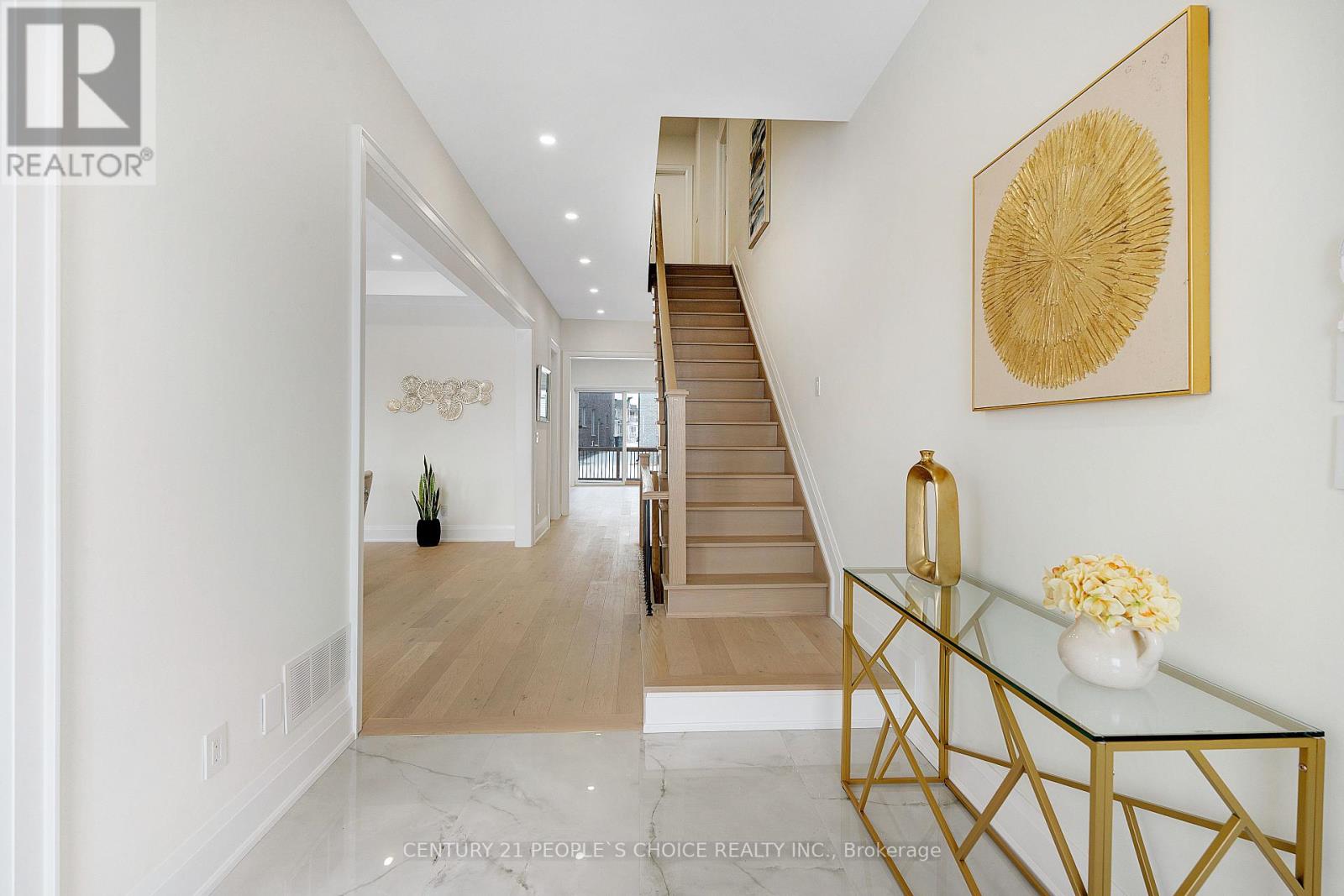 Photo 7 of 8915 Heritage Road, Brampton ON