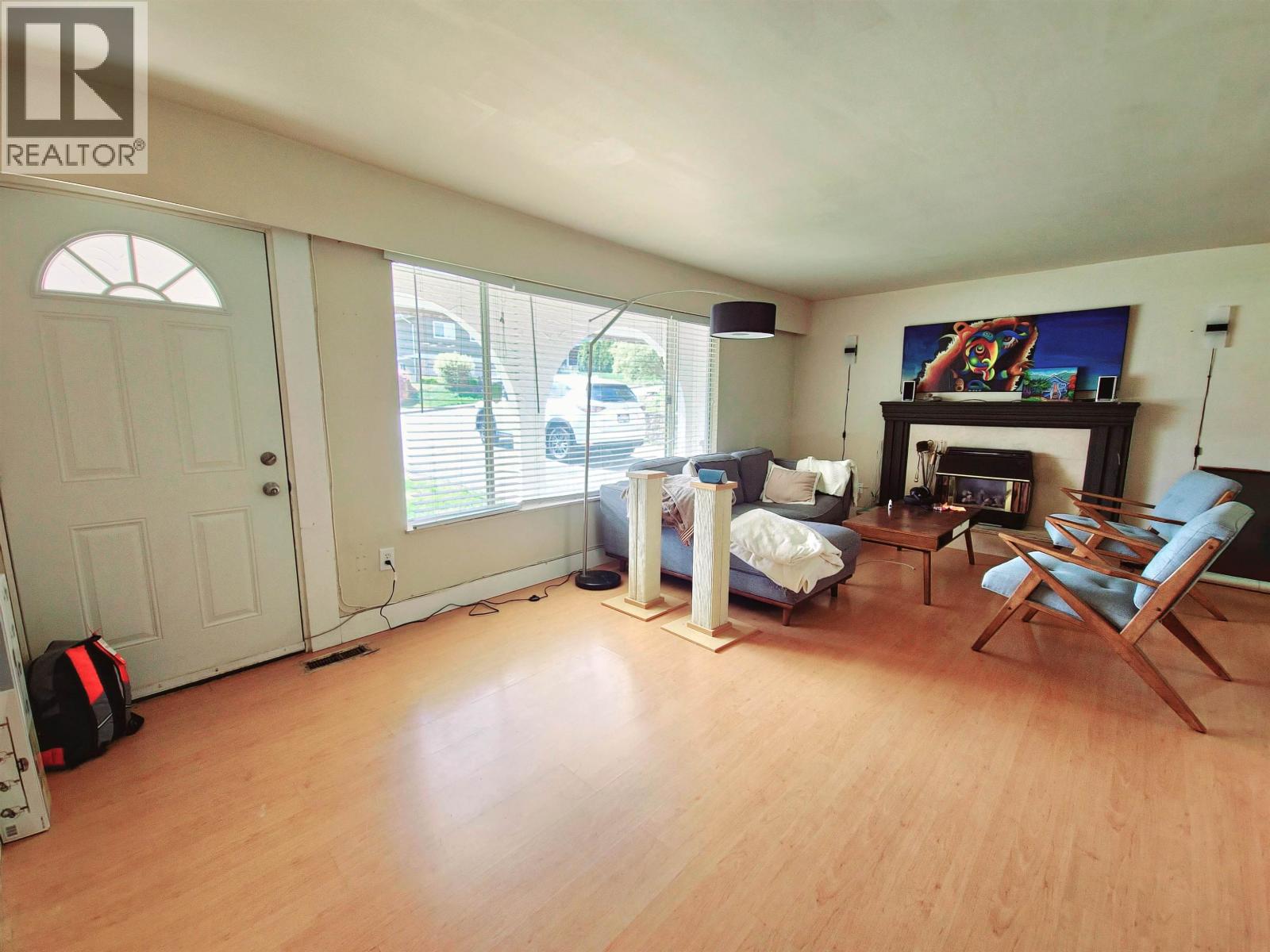 Photo 4 of 5685 Forest Street, Burnaby BC