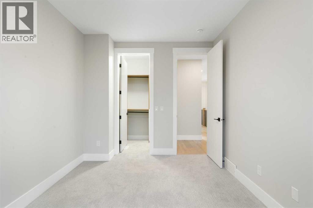 Photo 3 of 2414 35 Street Sw, Calgary AB