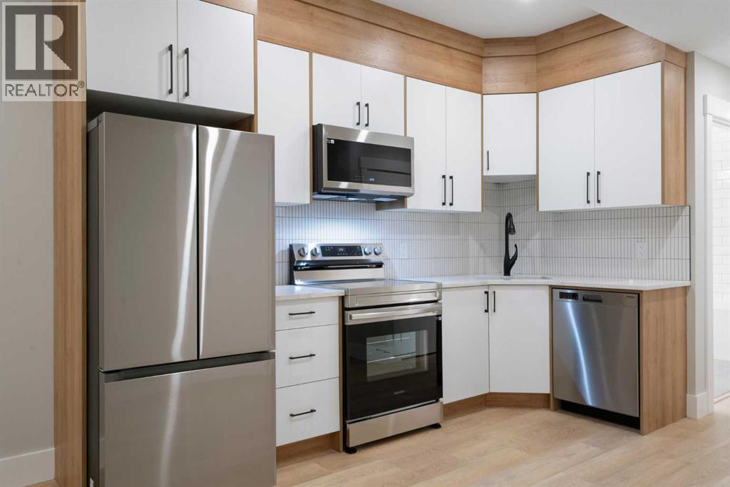Photo 2 of 2414 35 Street Sw, Calgary AB