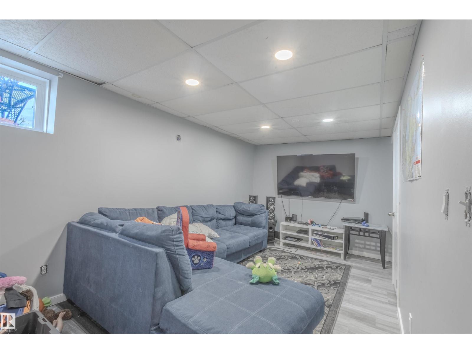 Photo 33 of 2716 44 A Av Nw, Edmonton AB