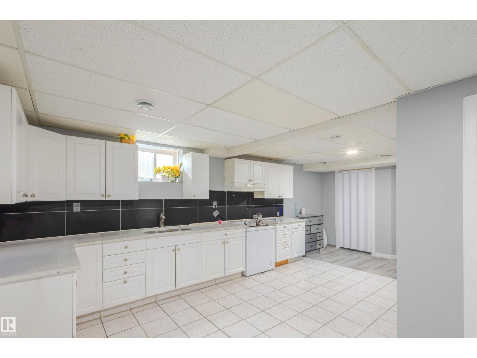 Photo 19 of 2716 44 A Av Nw, Edmonton AB