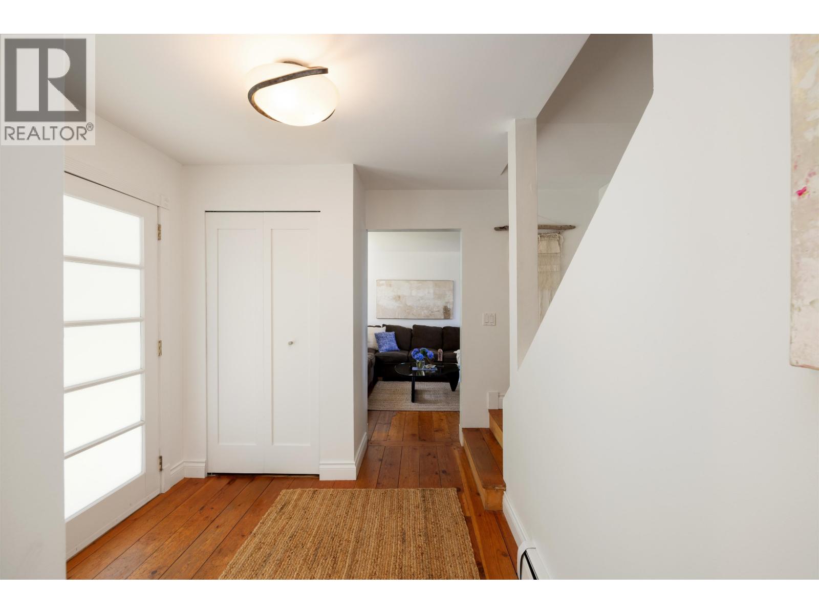 Photo 6 of 110 Seaview Place, Lions Bay BC