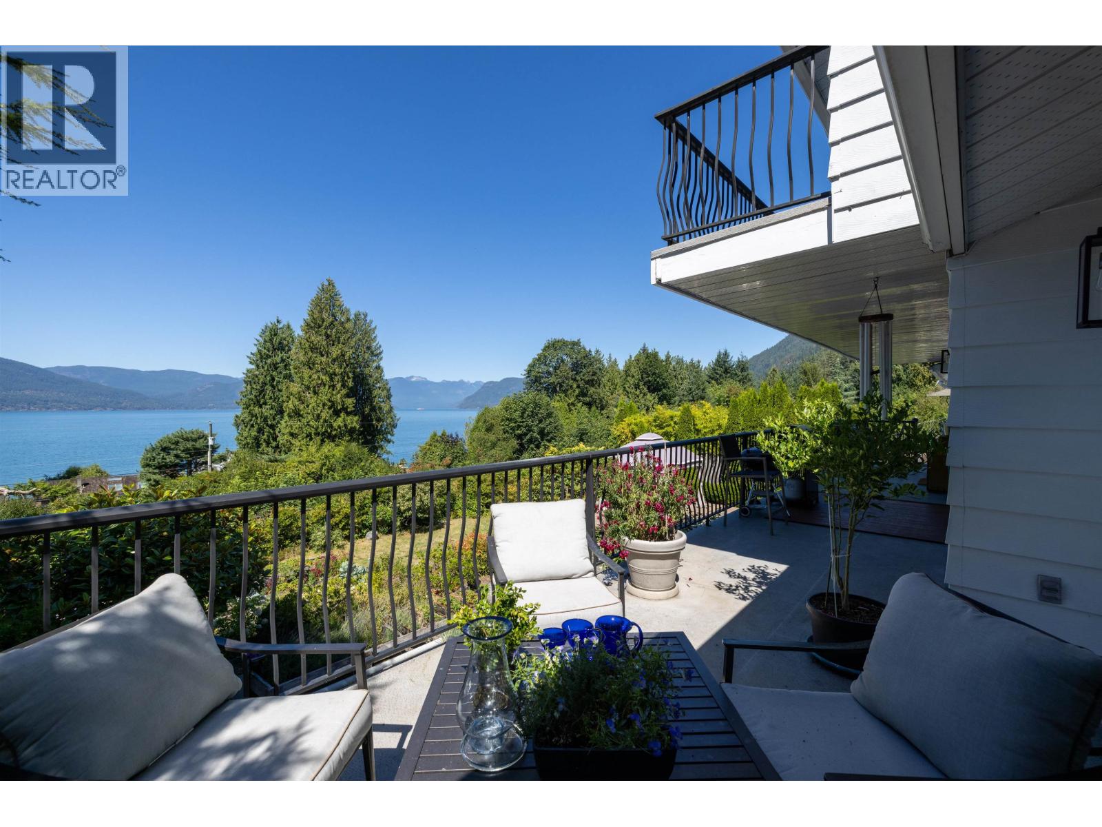 Photo 23 of 110 Seaview Place, Lions Bay BC