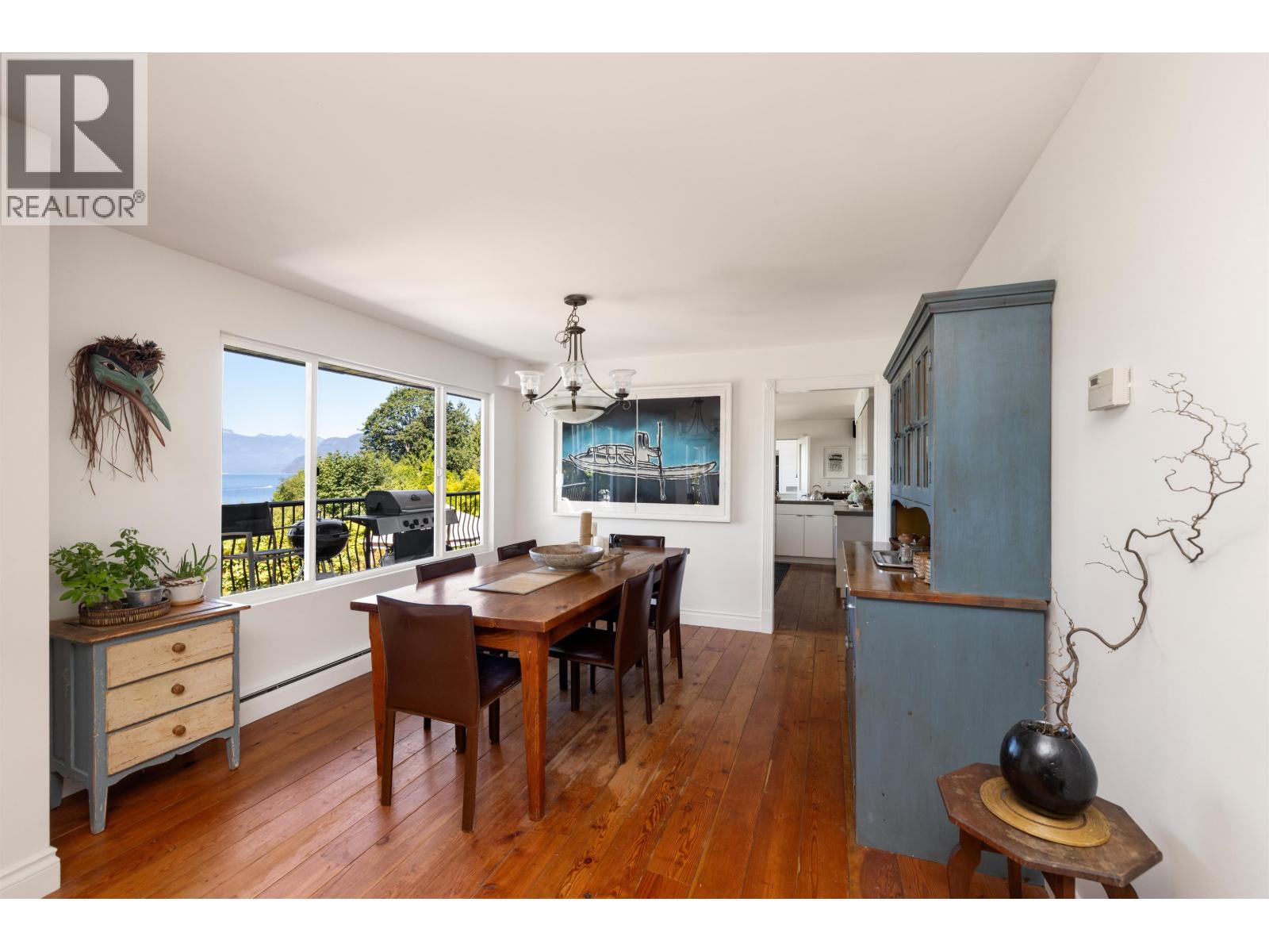 Photo 10 of 110 Seaview Place, Lions Bay BC