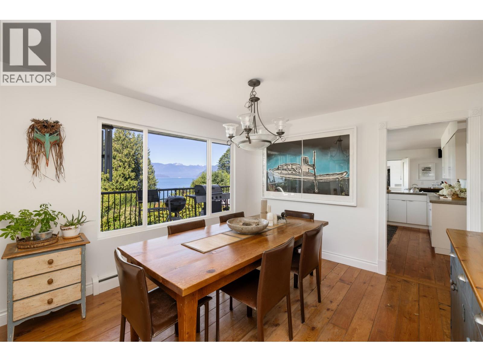 Photo 11 of 110 Seaview Place, Lions Bay BC