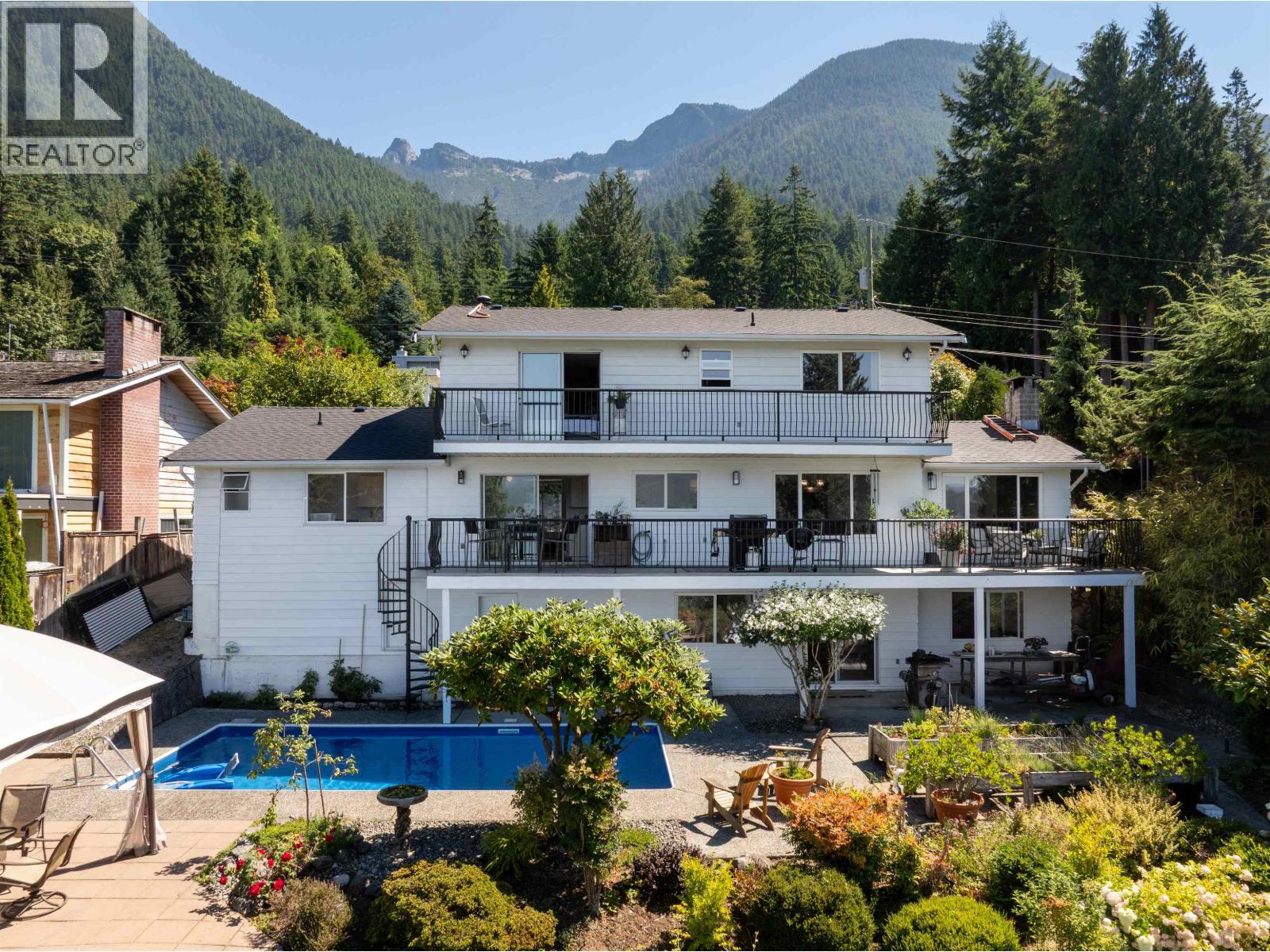 Photo 1 of 110 Seaview Place, Lions Bay BC