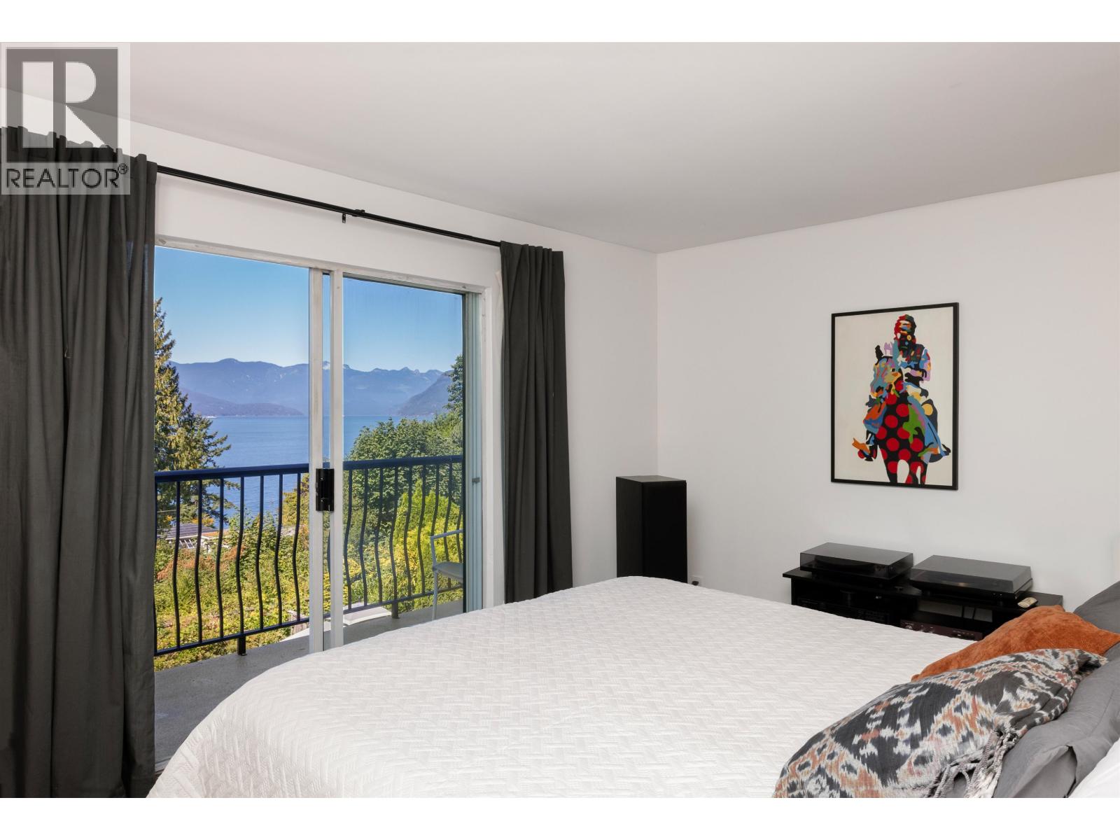 Photo 24 of 110 Seaview Place, Lions Bay BC