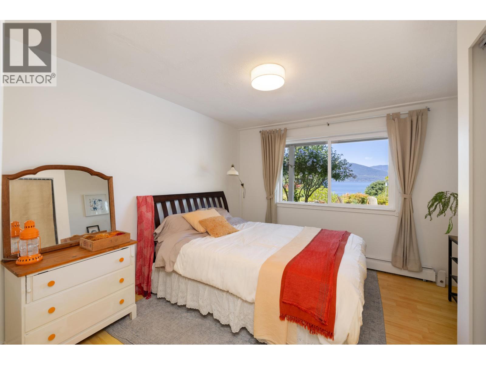 Photo 38 of 110 Seaview Place, Lions Bay BC