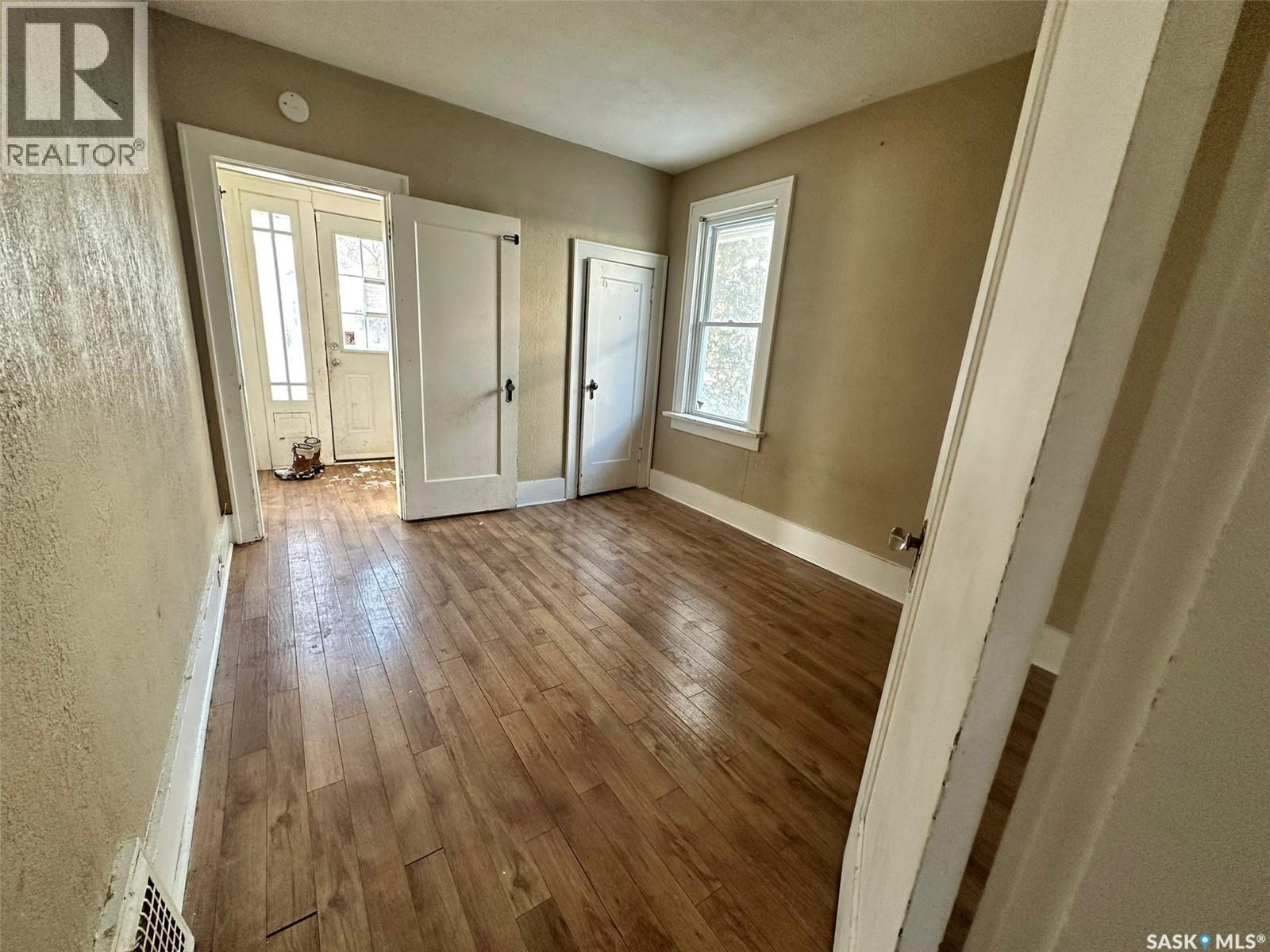 Photo 6 of 1077 Garnet Street, Regina SK