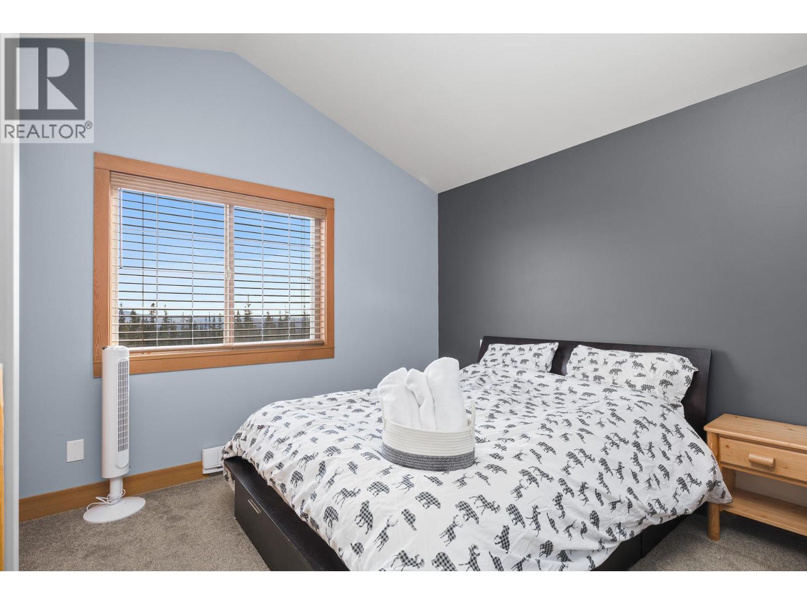 16 5015 Snowbird Way, Big White