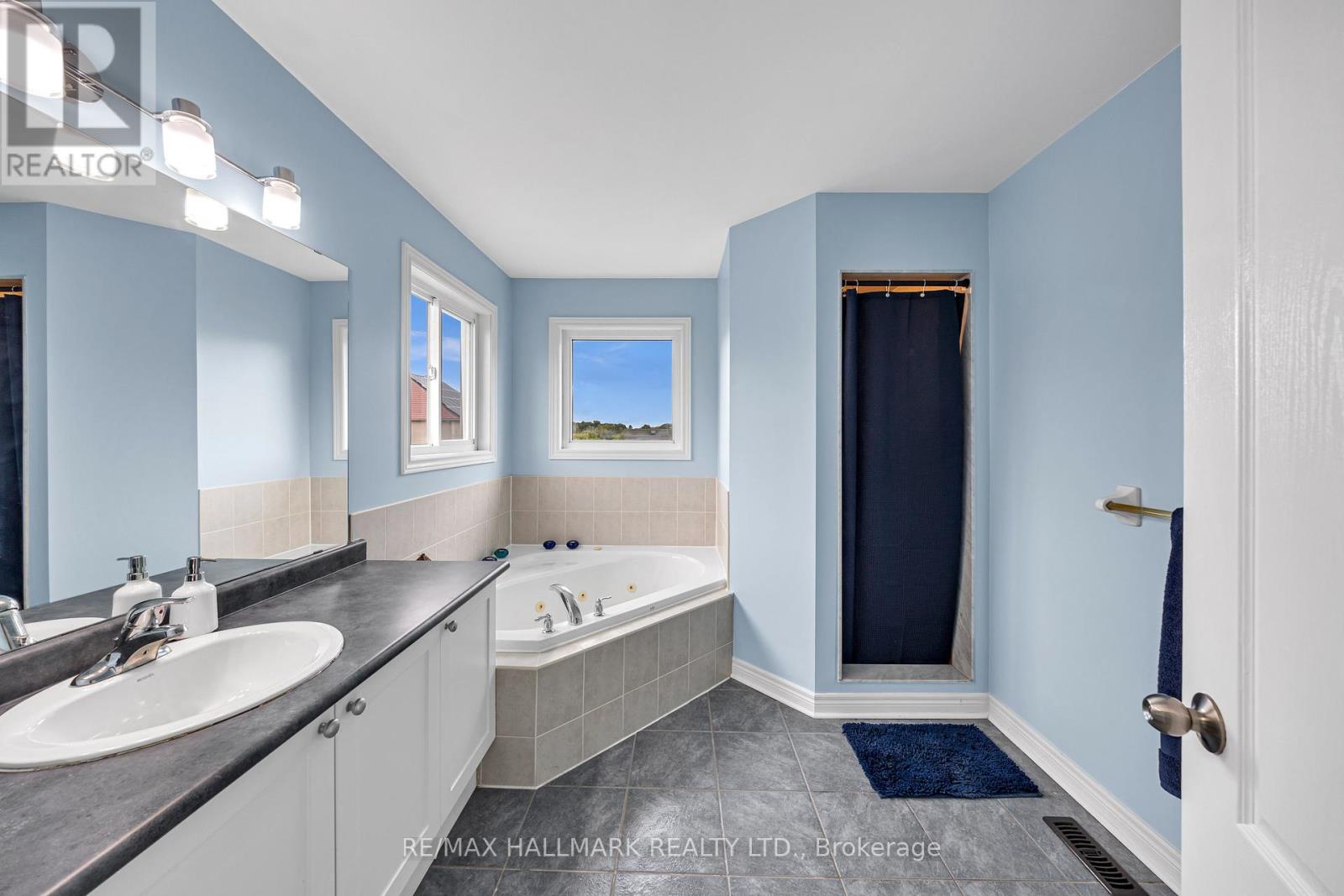 Photo 2 of 22 Carness Crescent, Georgina ON