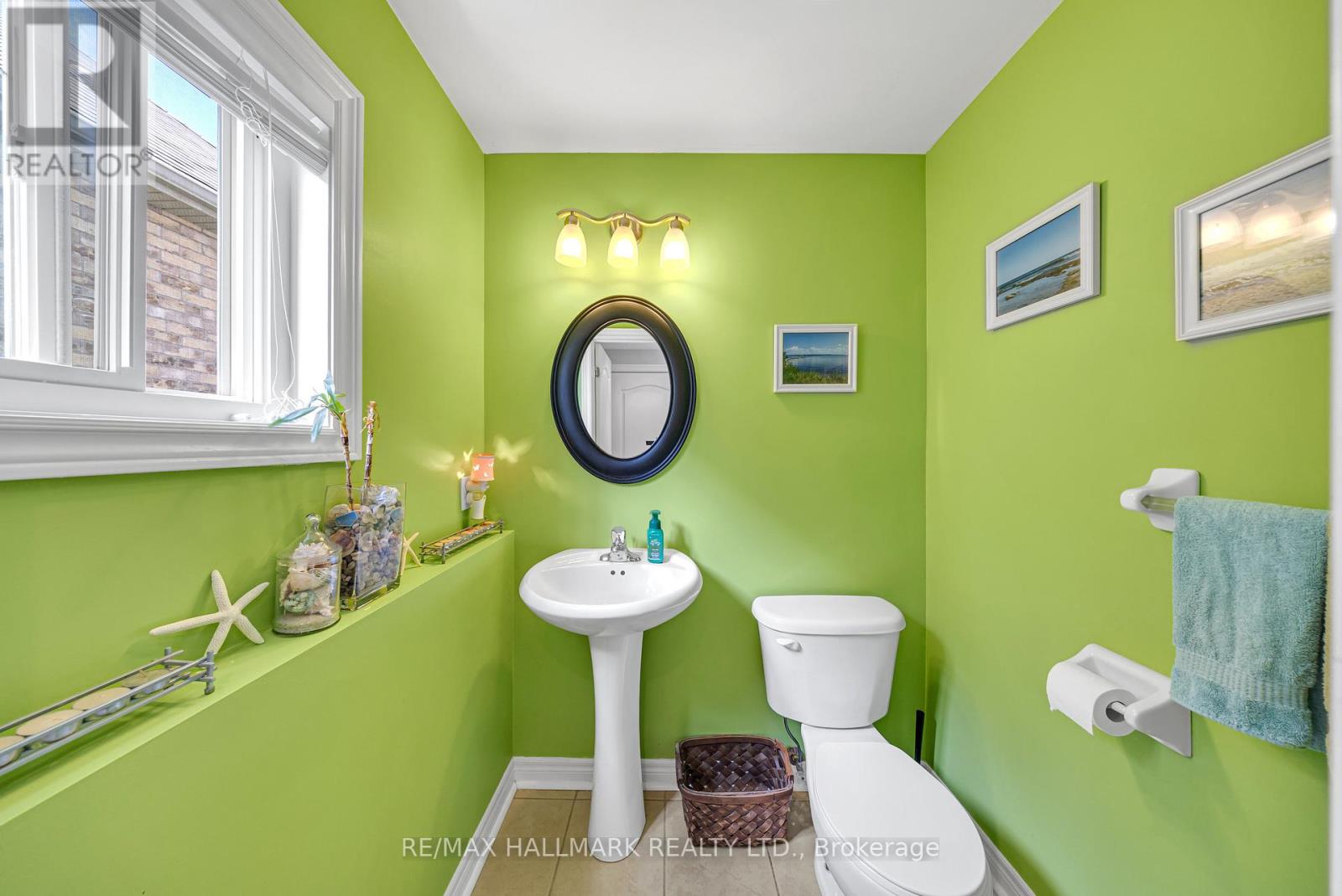 Photo 19 of 22 Carness Crescent, Georgina ON