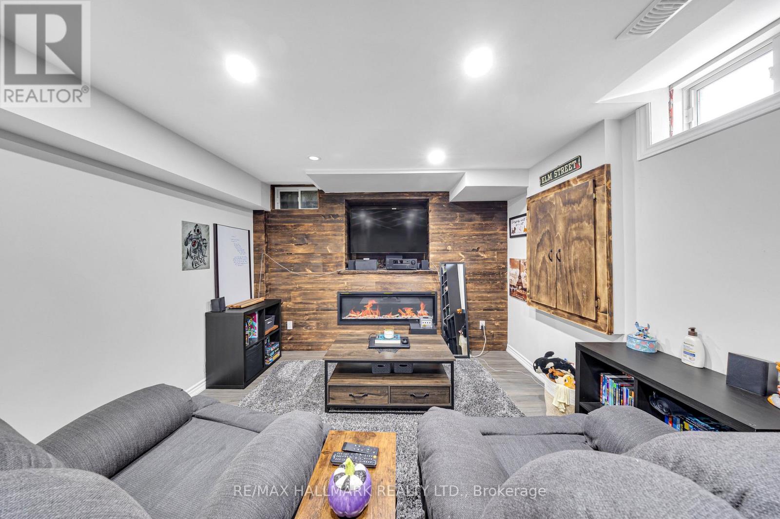 Photo 5 of 22 Carness Crescent, Georgina ON