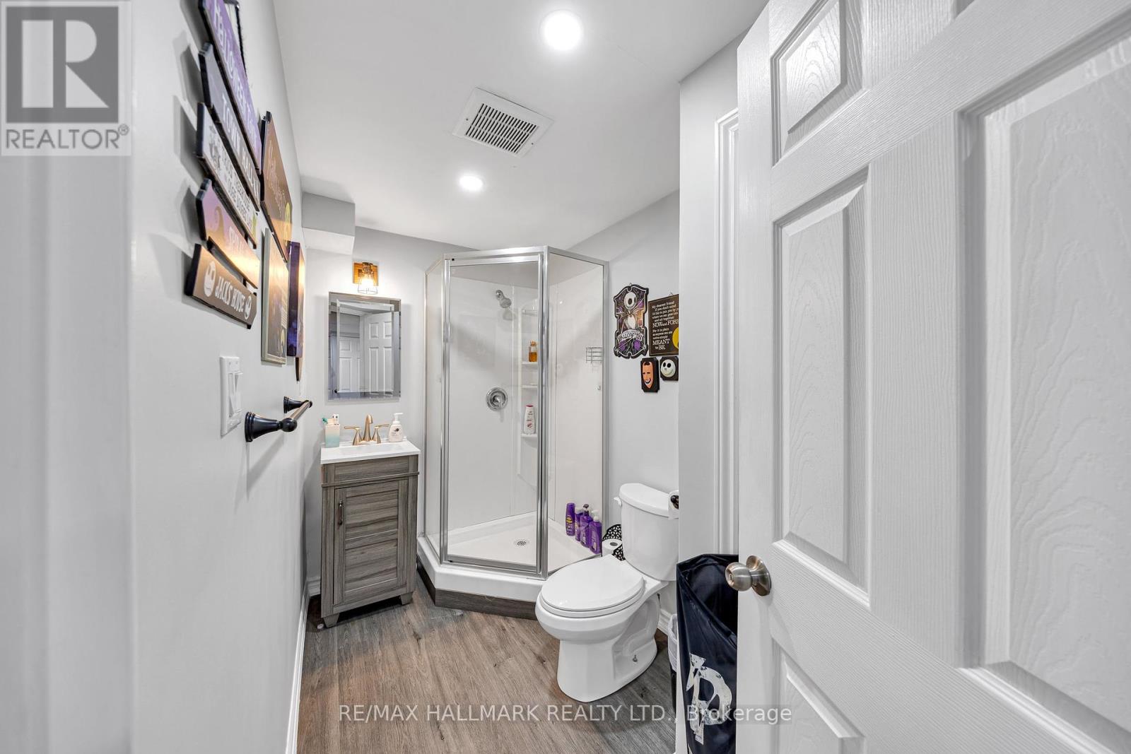 Photo 1 of 22 Carness Crescent, Georgina ON