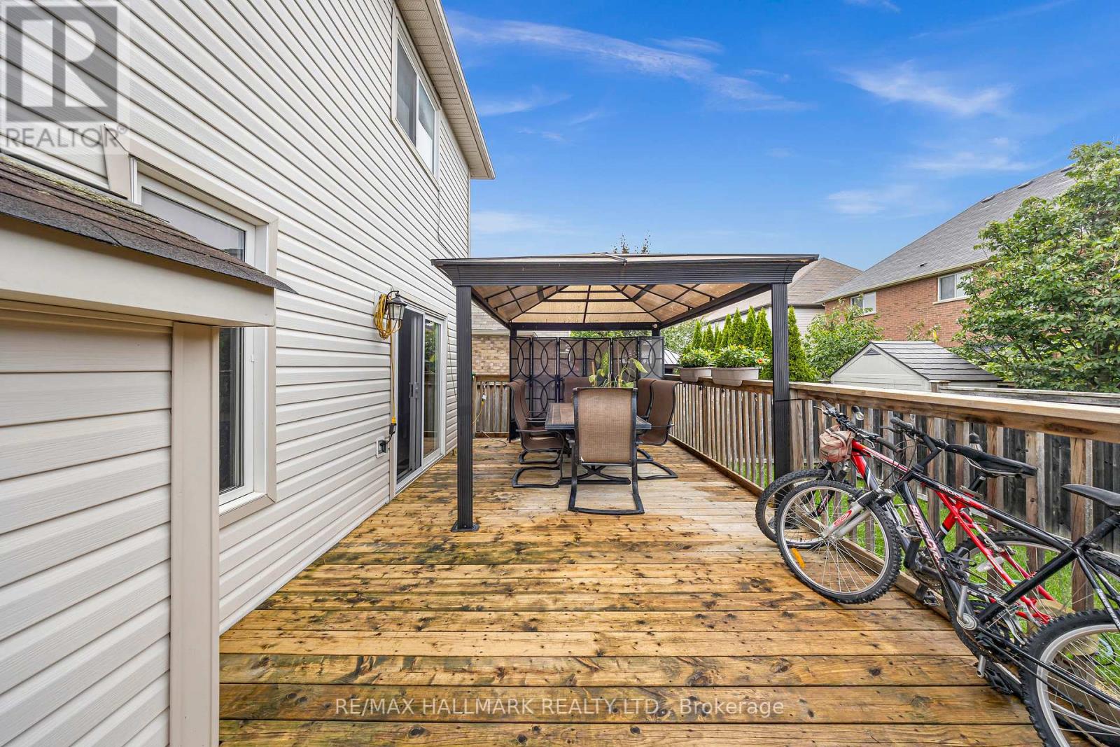 Photo 10 of 22 Carness Crescent, Georgina ON