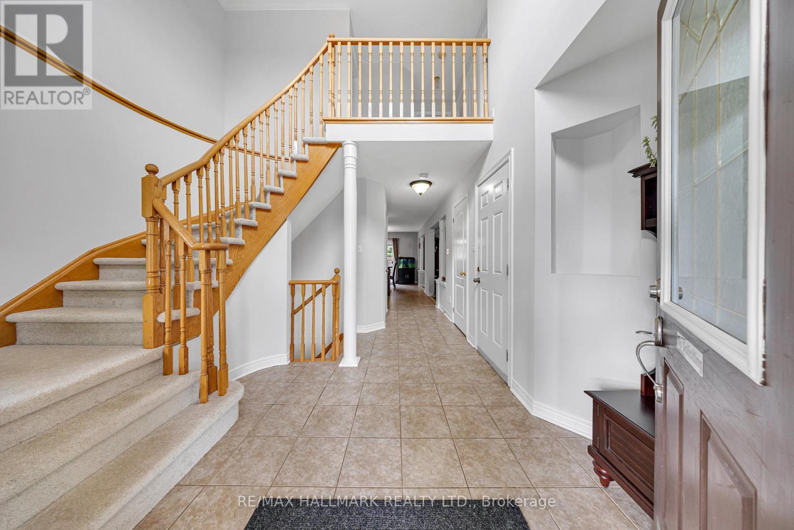 Photo 8 of 22 Carness Crescent, Georgina ON