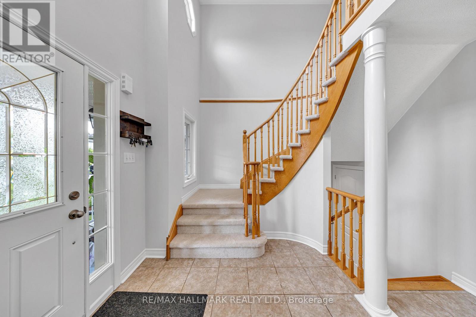 Photo 12 of 22 Carness Crescent, Georgina ON
