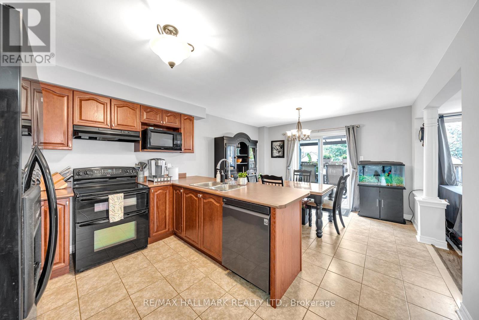 Photo 18 of 22 Carness Crescent, Georgina ON