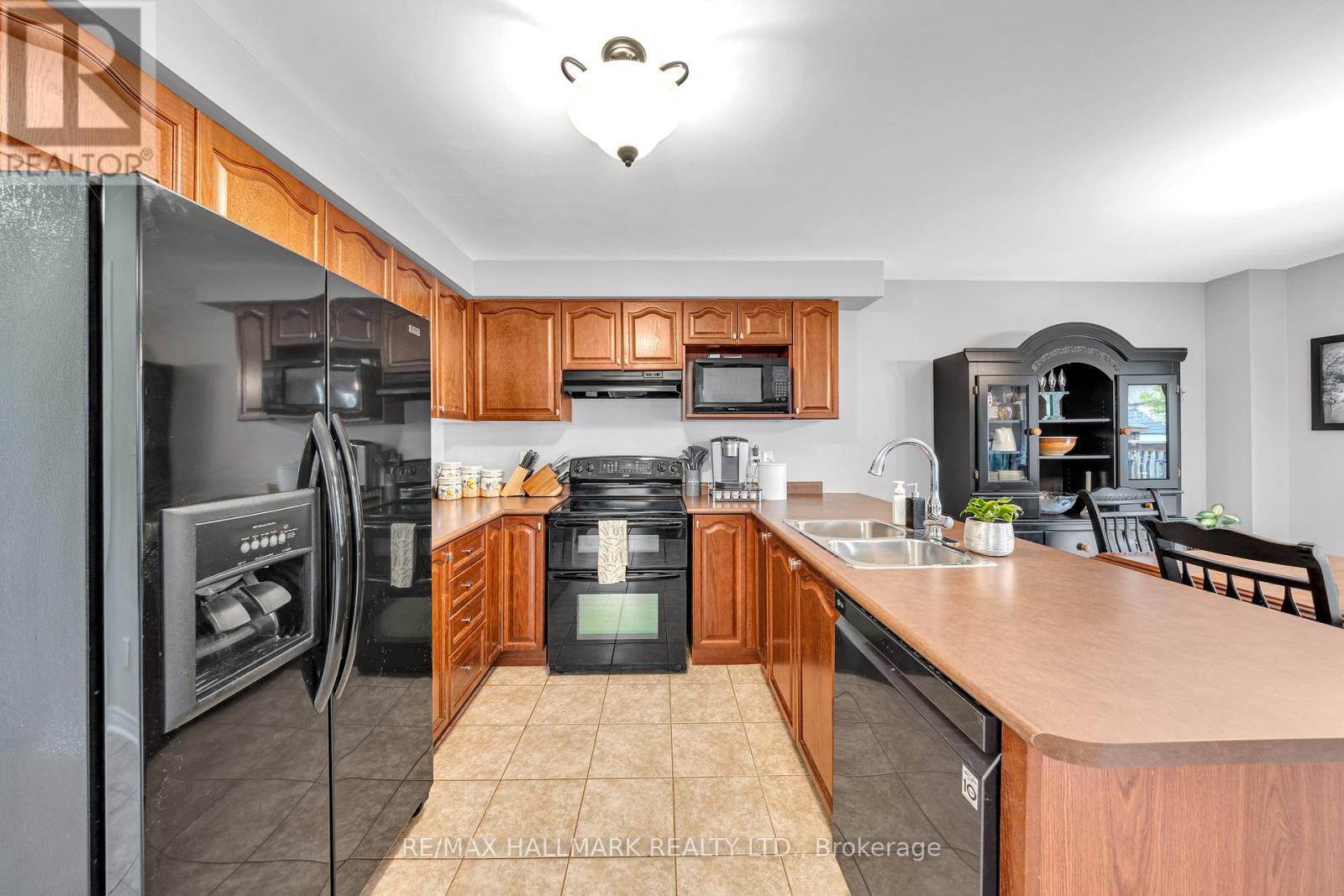 Photo 11 of 22 Carness Crescent, Georgina ON