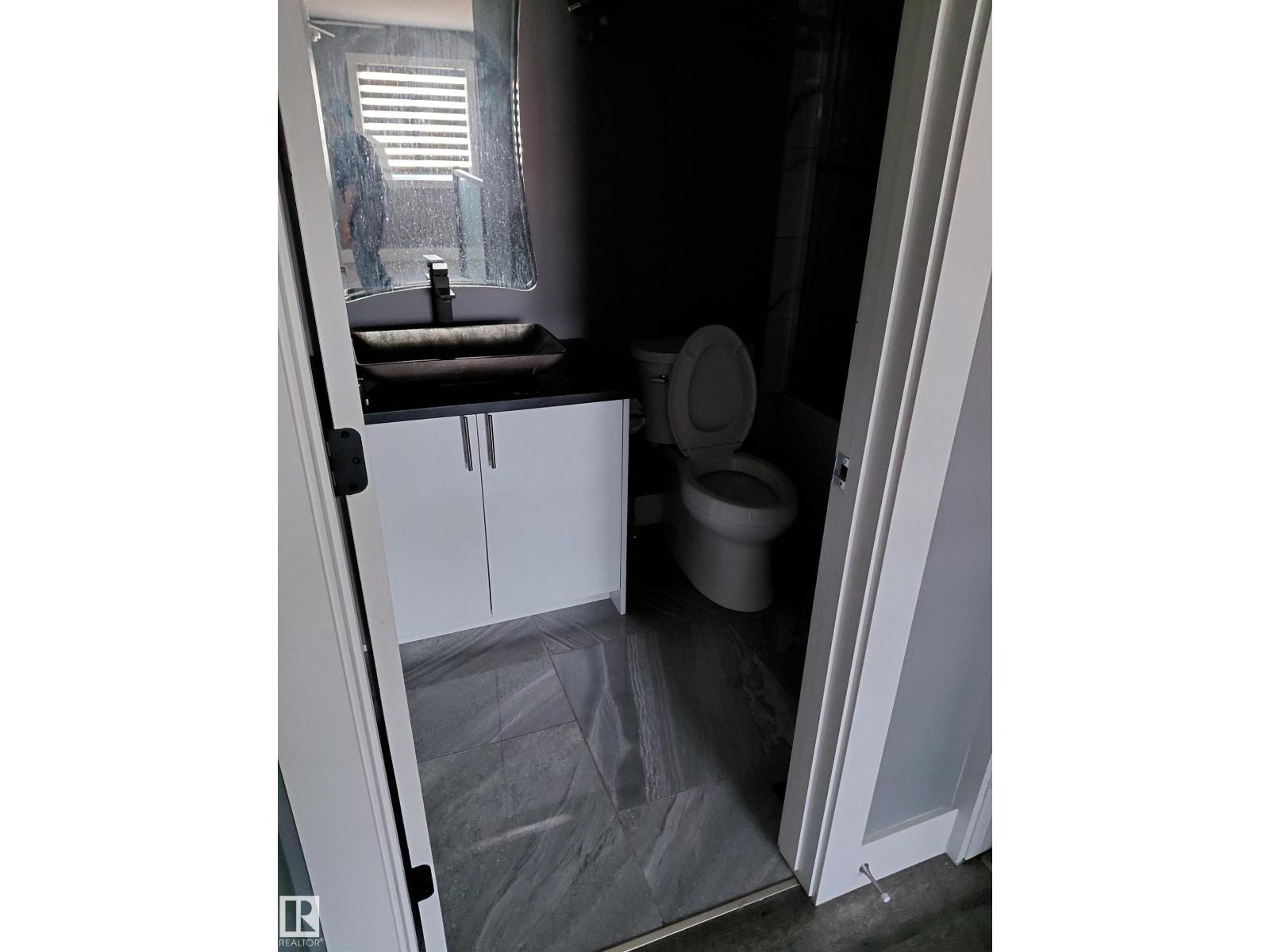 Photo 17 of 10451 157 St Nw, Edmonton AB