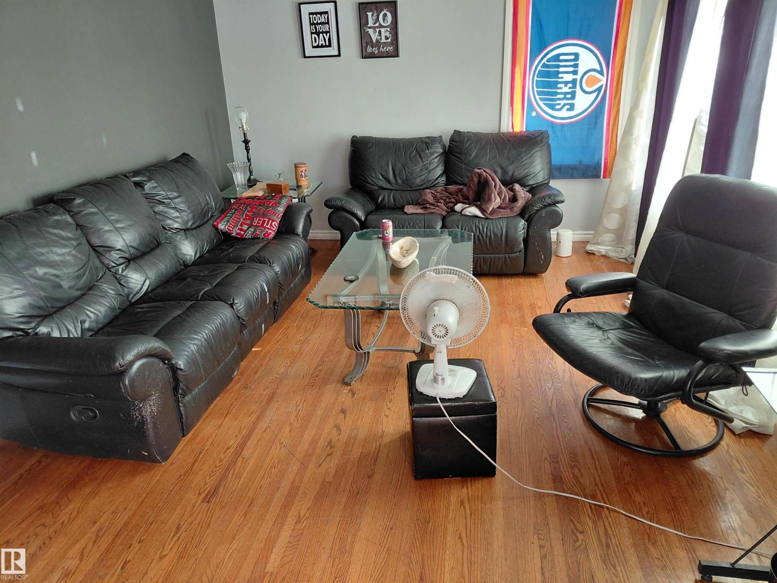Photo 2 of 10451 157 St Nw, Edmonton AB