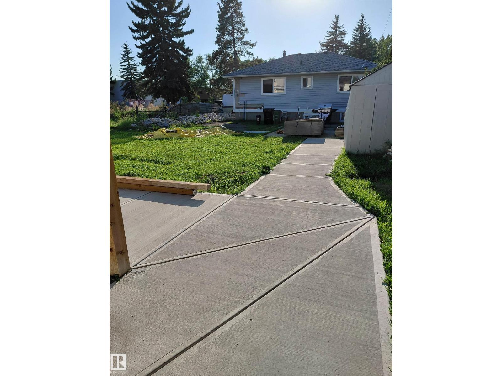 Photo 21 of 10451 157 St Nw, Edmonton AB