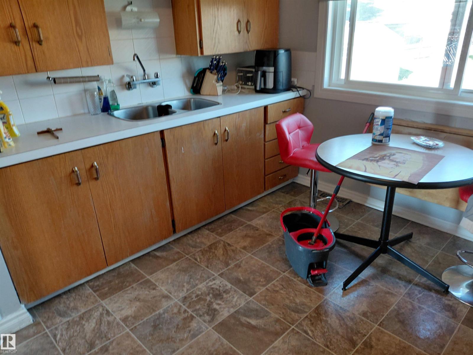 Photo 4 of 10451 157 St Nw, Edmonton AB