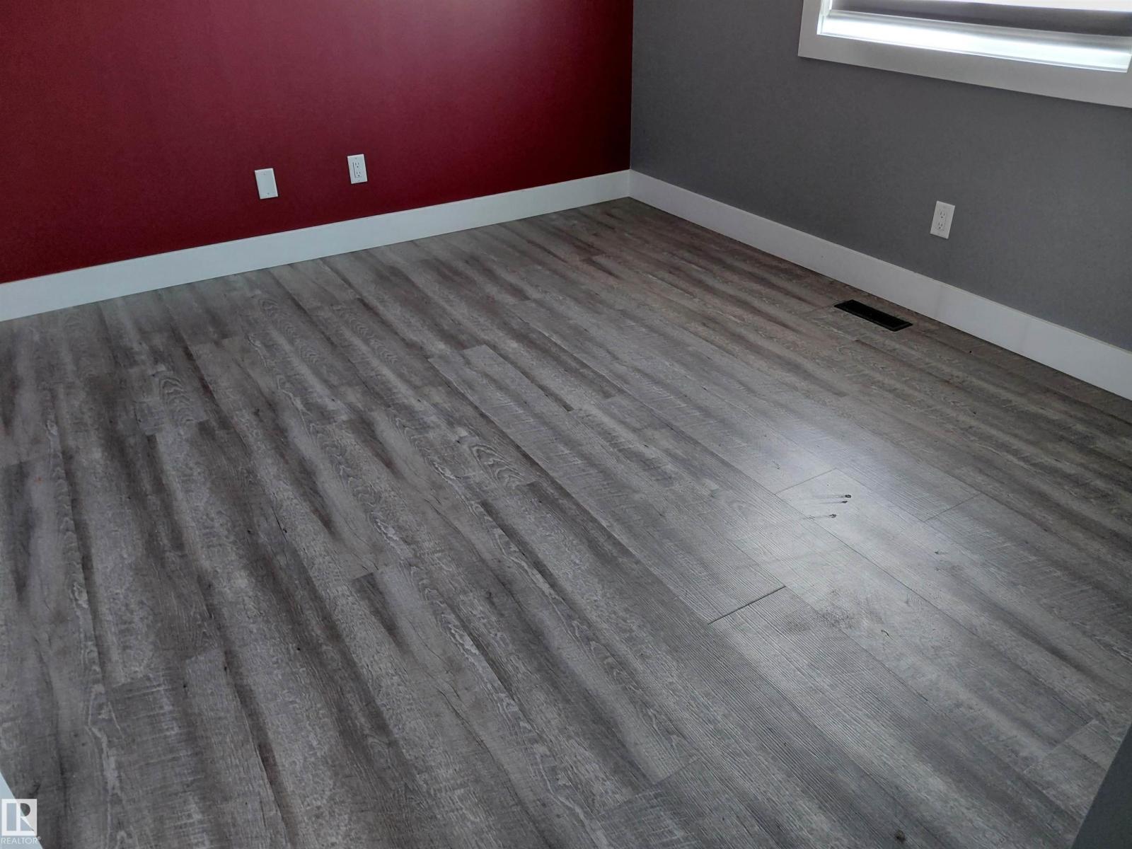 Photo 15 of 10451 157 St Nw, Edmonton AB