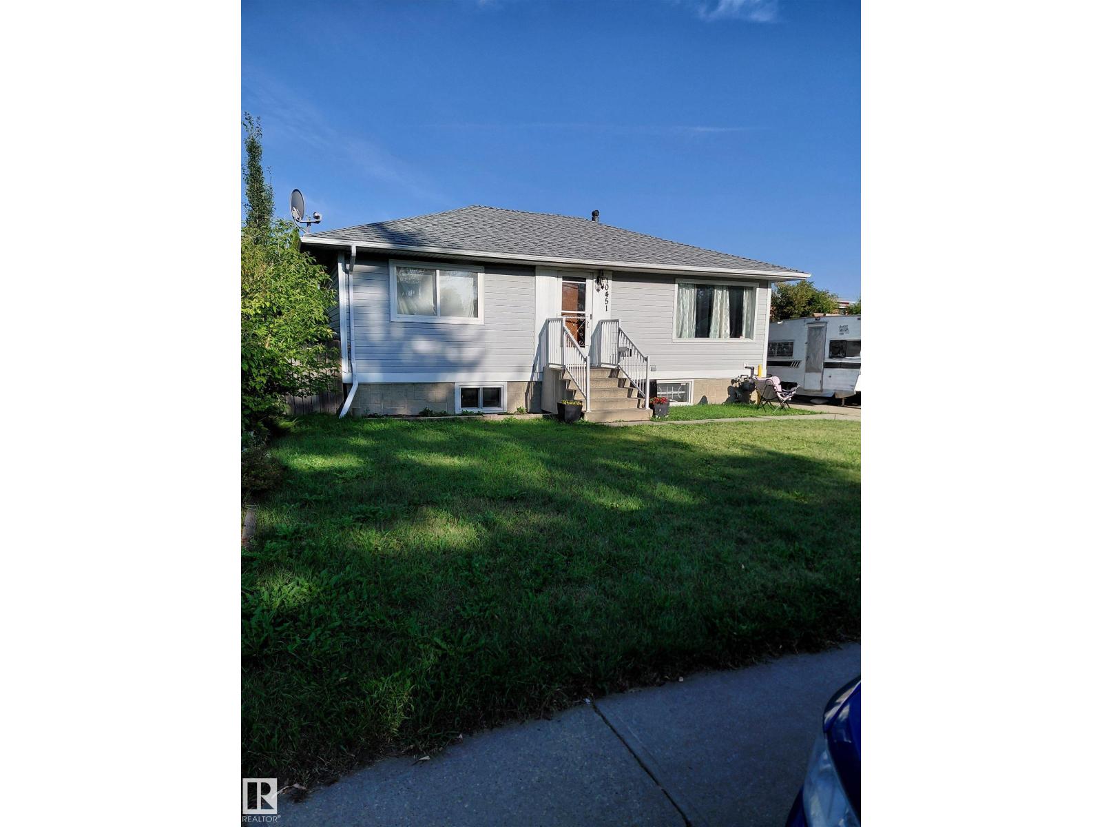 Photo 1 of 10451 157 St Nw, Edmonton AB