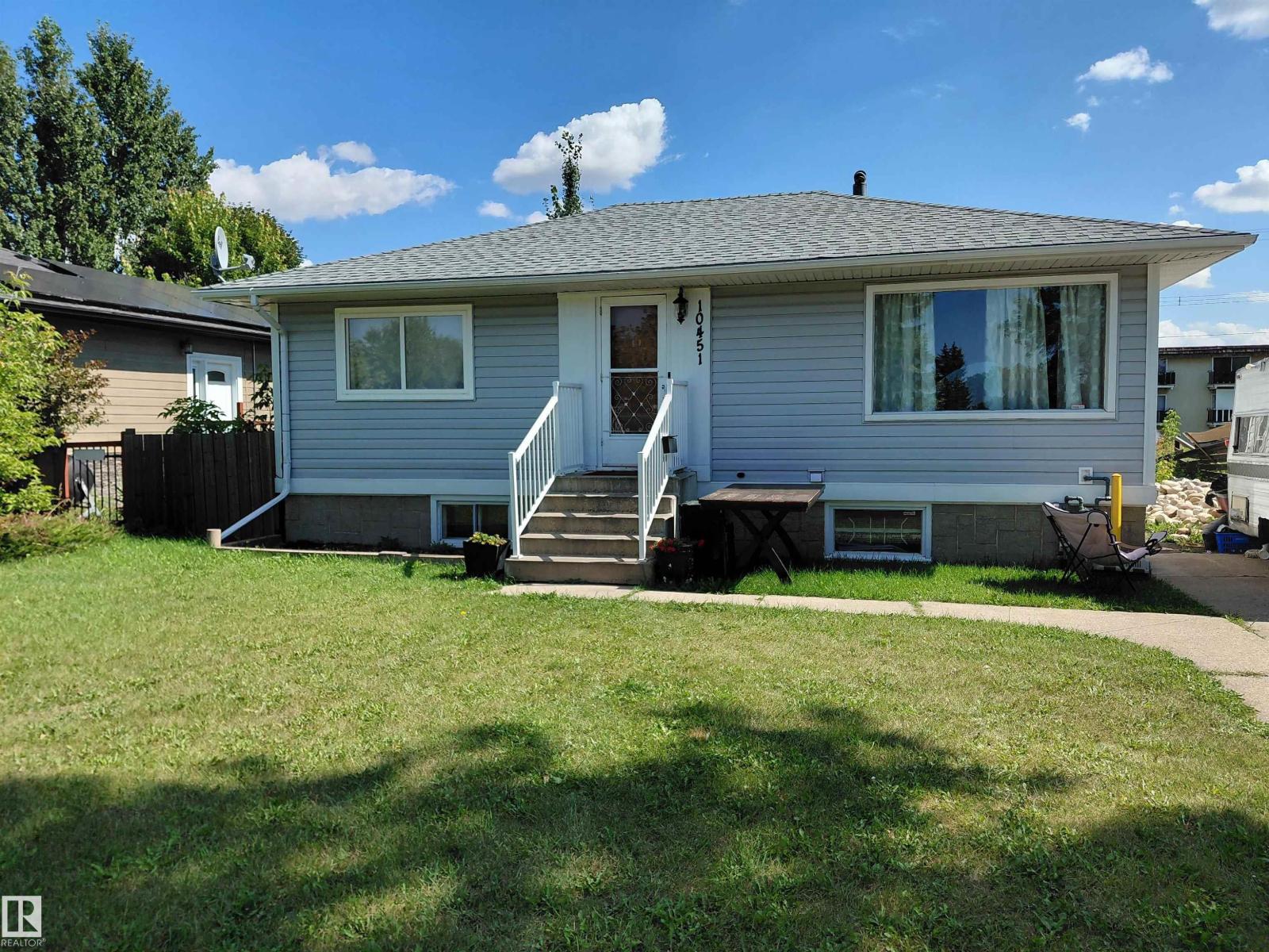 Photo 7 of 10451 157 St Nw, Edmonton AB