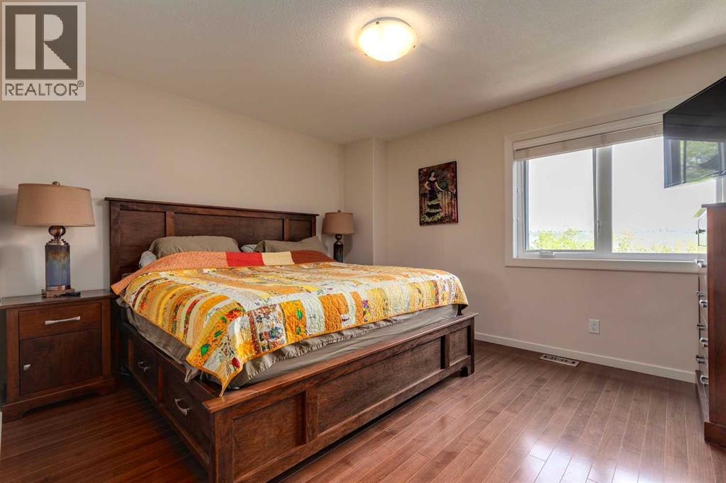 Photo 5 of 407 Valley Ridge Manor Nw, Calgary AB
