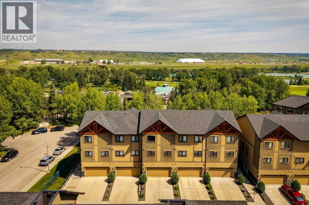 Photo 3 of 407 Valley Ridge Manor Nw, Calgary AB
