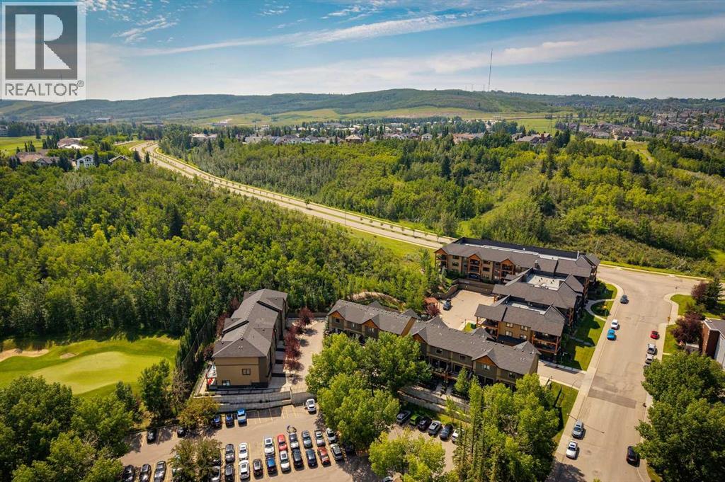 Photo 19 of 407 Valley Ridge Manor Nw, Calgary AB