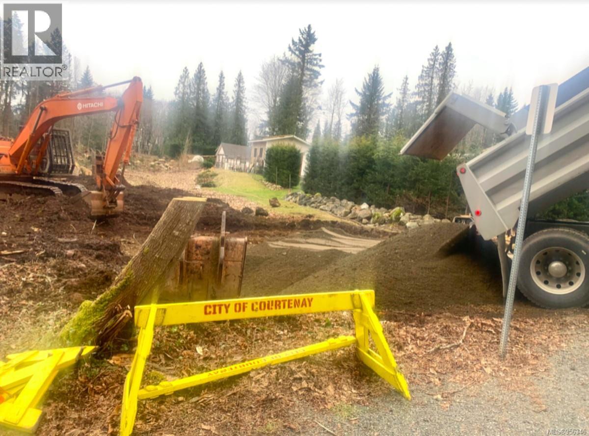 Photo 39 of 2201 Ronson Rd, Courtenay BC