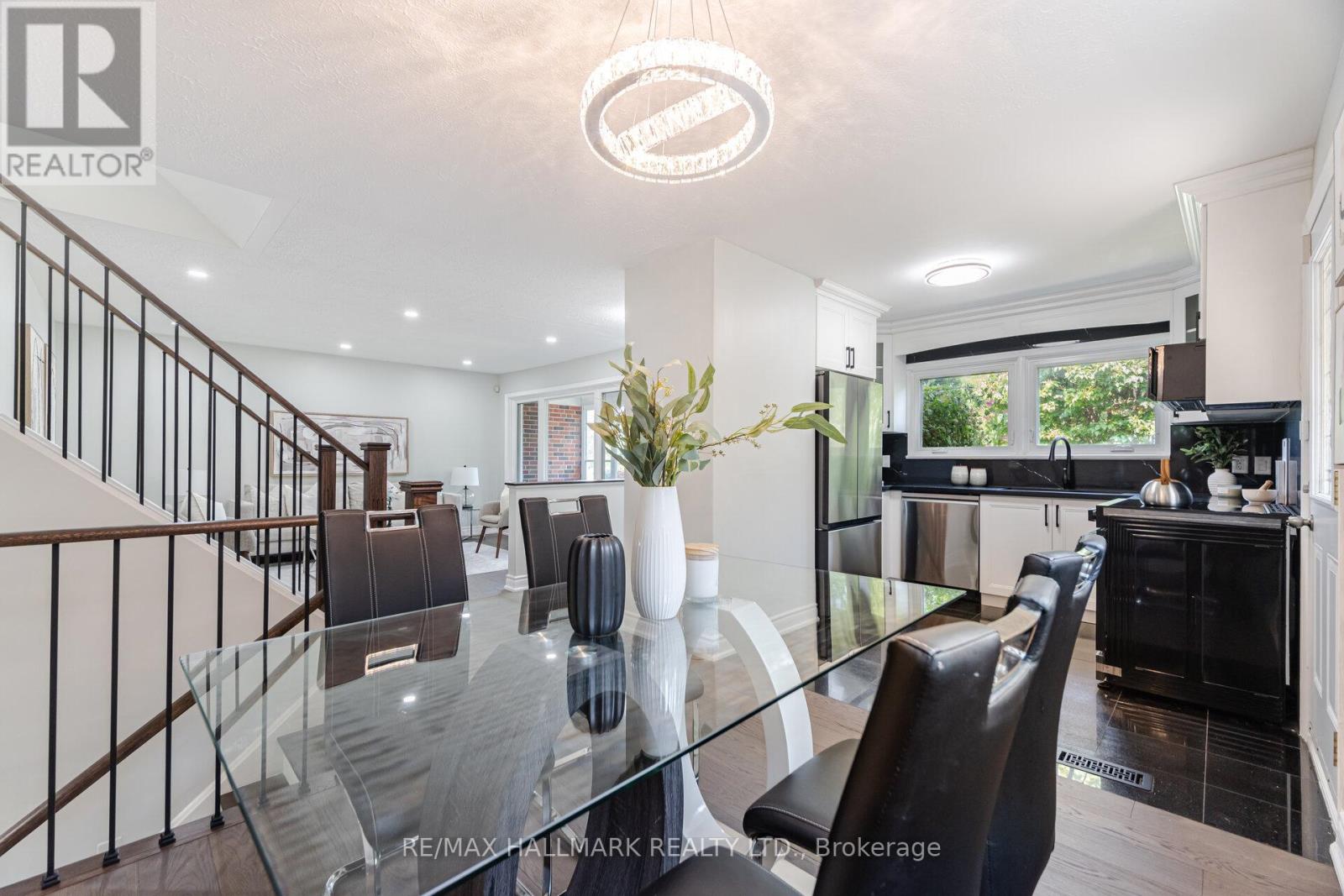Photo 4 of 47 Marthclare Avenue, Toronto ON