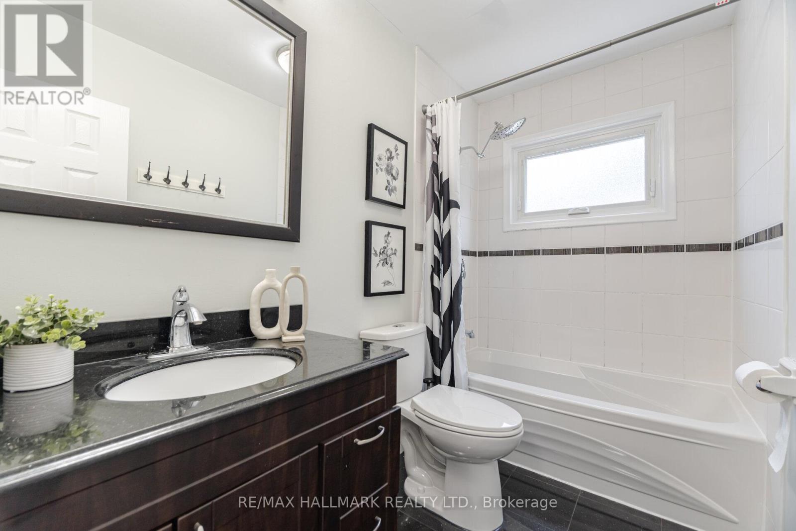 Photo 8 of 47 Marthclare Avenue, Toronto ON