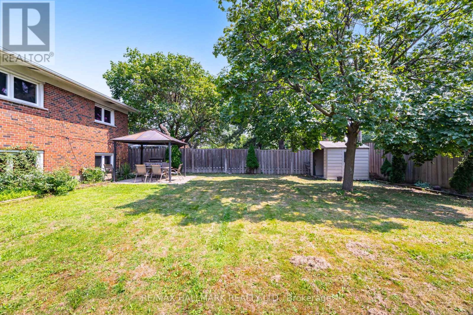 Photo 3 of 47 Marthclare Avenue, Toronto ON