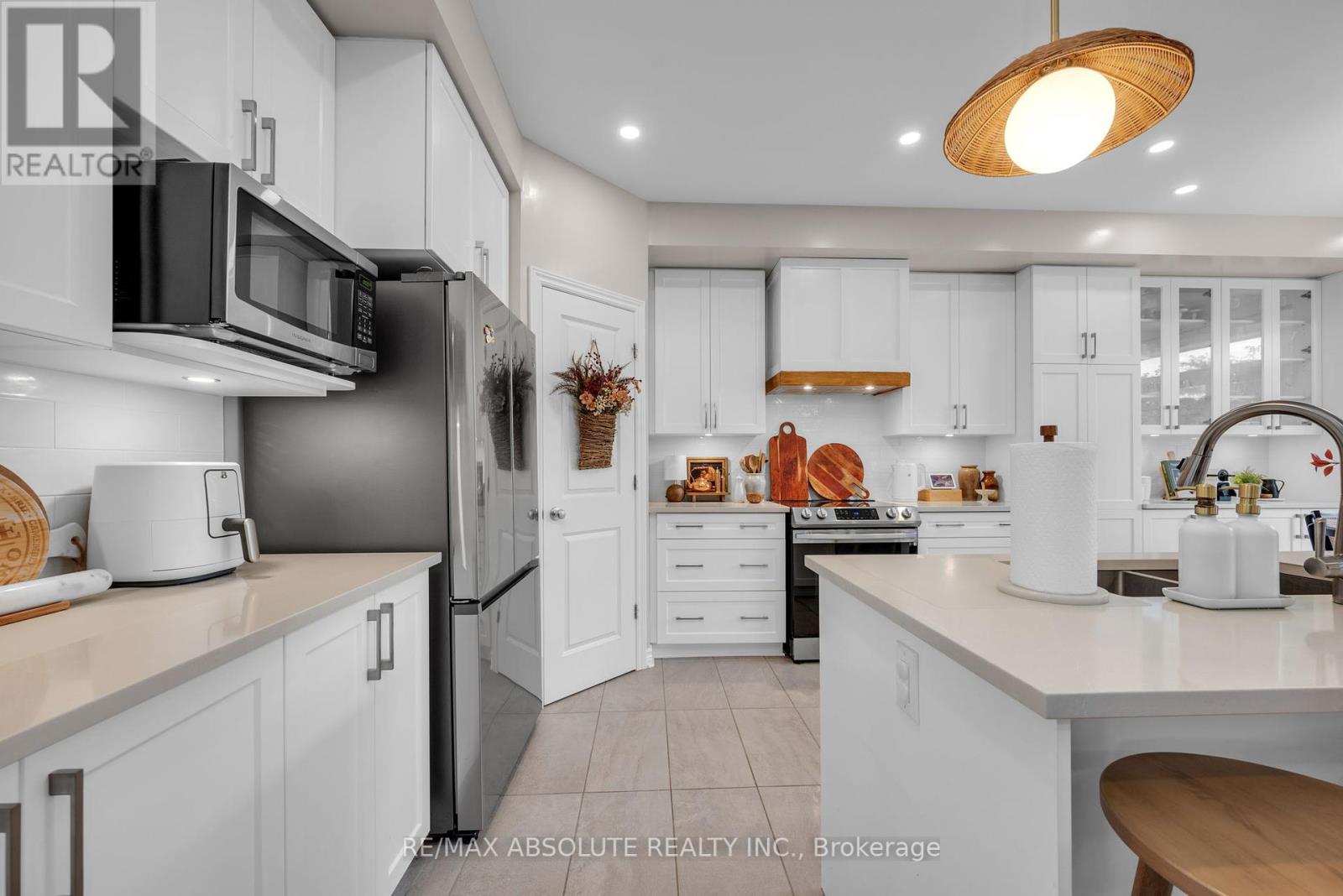 Photo 10 of 177 Hickstead Way S, Ottawa ON