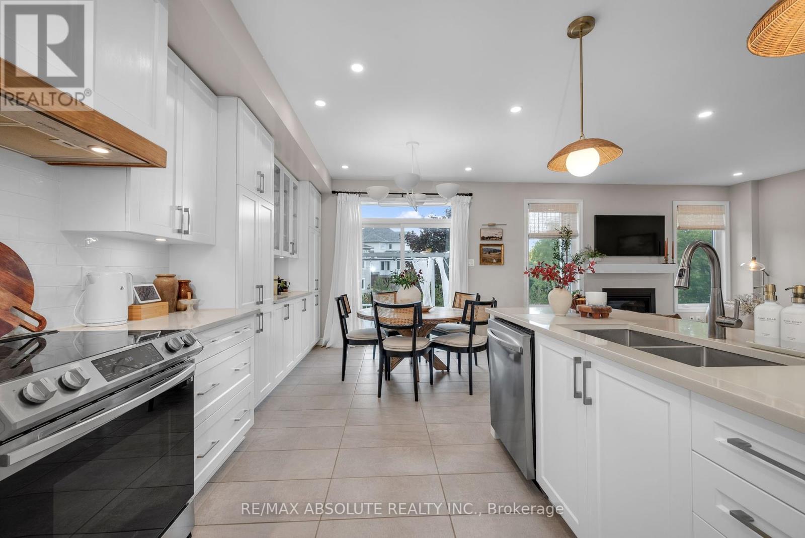 Photo 13 of 177 Hickstead Way S, Ottawa ON