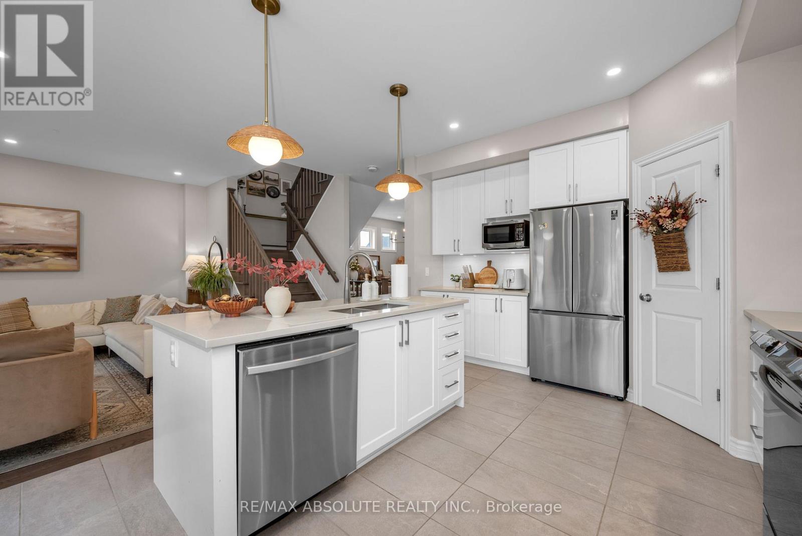 Photo 15 of 177 Hickstead Way S, Ottawa ON